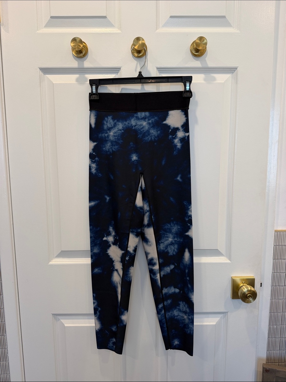 Women's Blue Tie-Dye Ultracor Leggings size medium.